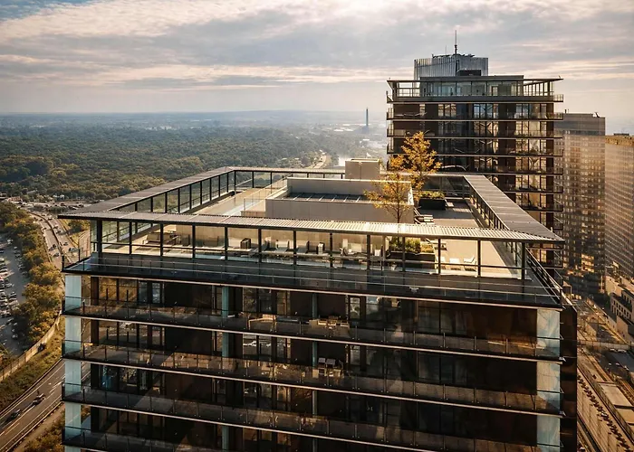 Kaiser With Balcony & Rooftop Pool Access, Alpenluxus Collection *